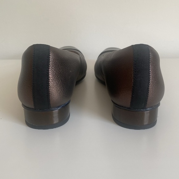 Clarks Keesha Metallic Leather Shoe Size 7.5 Low Heel Square Toe Business Casual - Picture 9 of 16